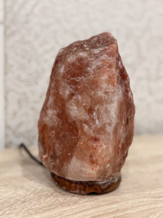 Соляная лампа из гималайской соли