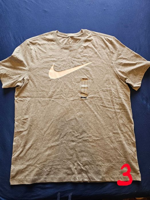 Продават се тениски NIKE