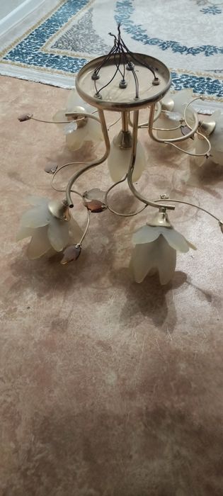 Продам люстрю 1000