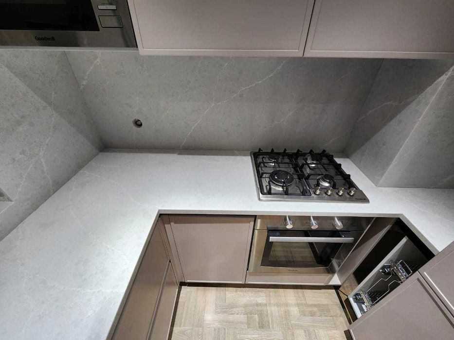 Столешница на кухню из кварца, акрила. Остров, барные стойки, раковины