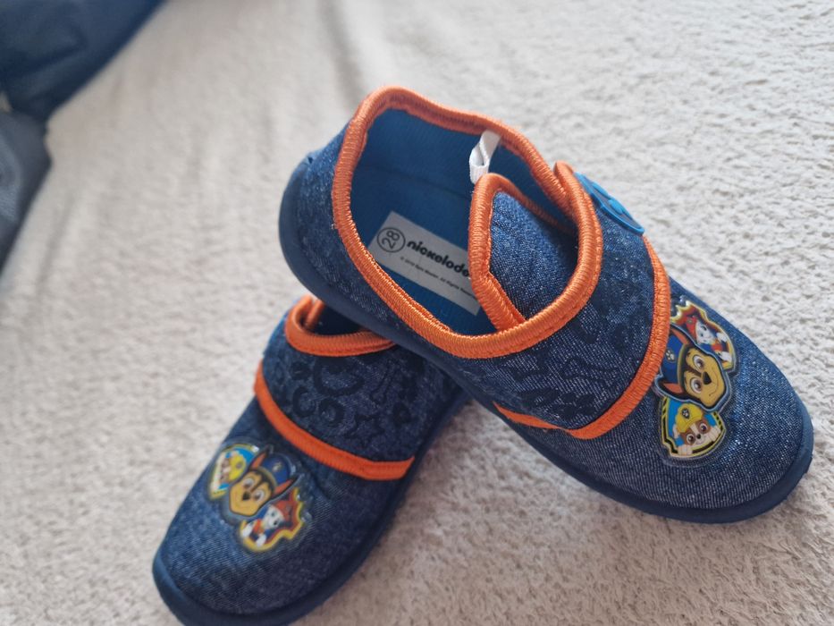 Vând papuci de interior