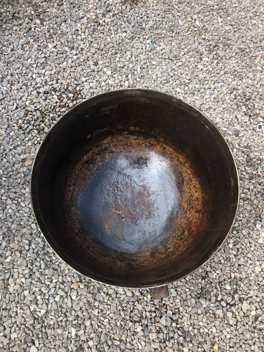 Vând ceaun din fontă