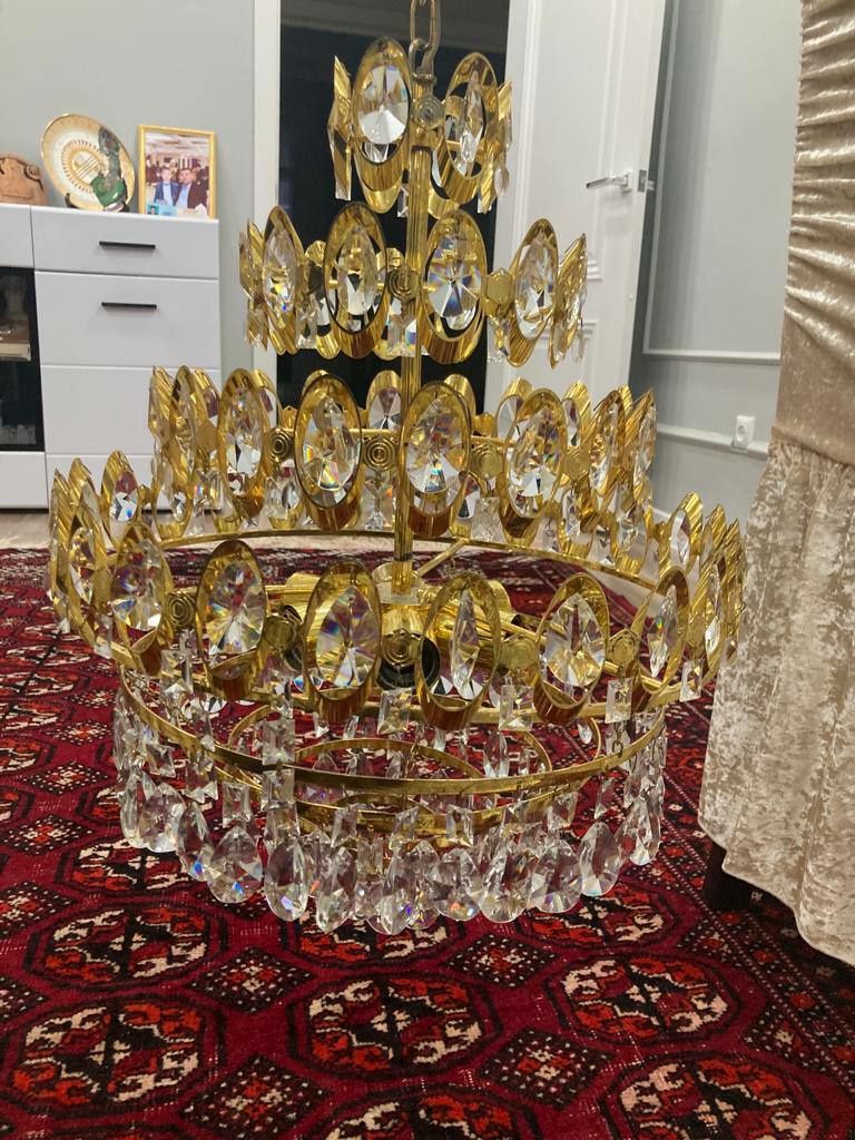 Продается люстра