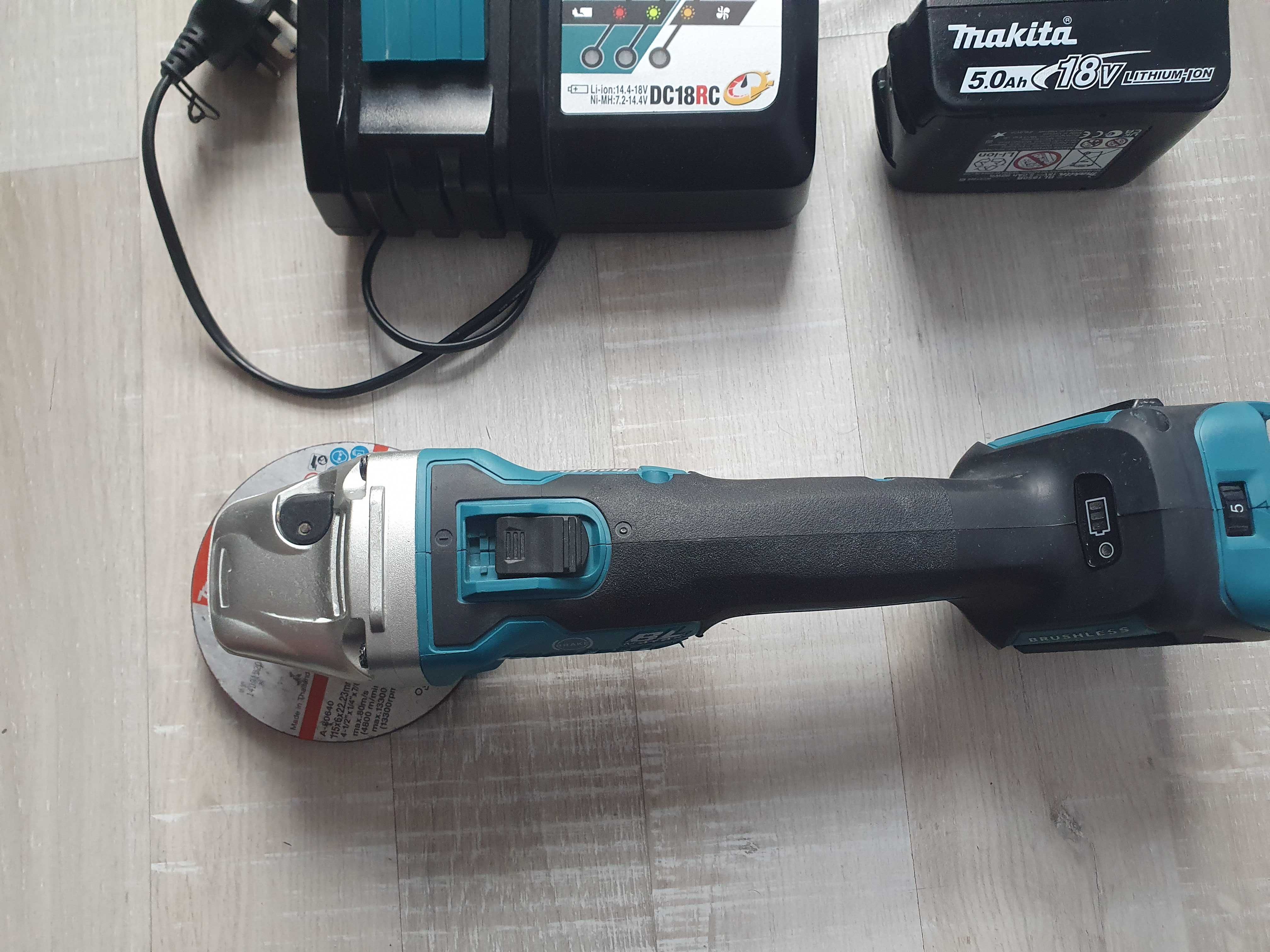 ОРИГИНАЛЕН ъглошлайф Makita DGA 463