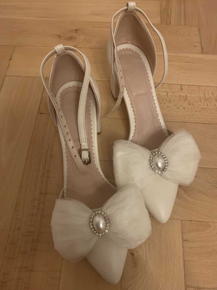 Sandale elegante albe din piele naturala