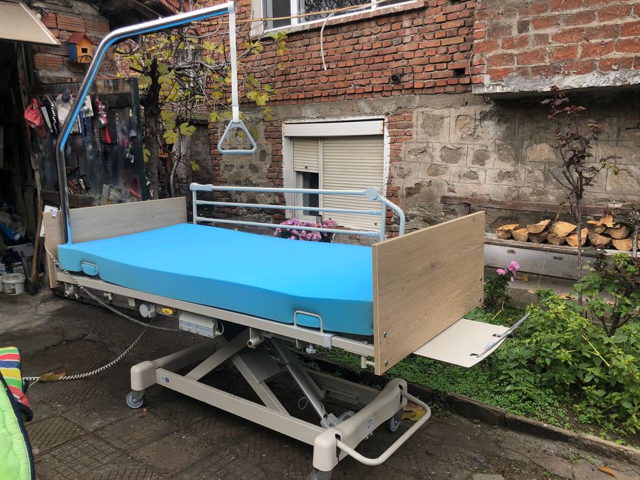 Швейцарско  висококачествено Електрическо болнично легло