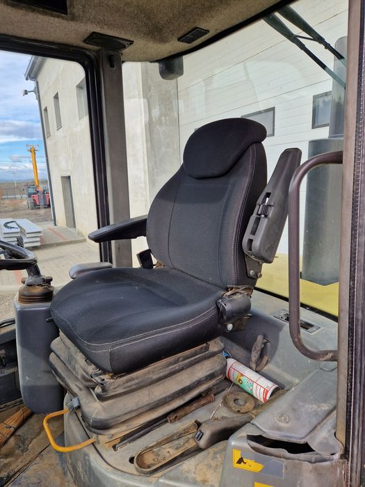 Încărcător frontal