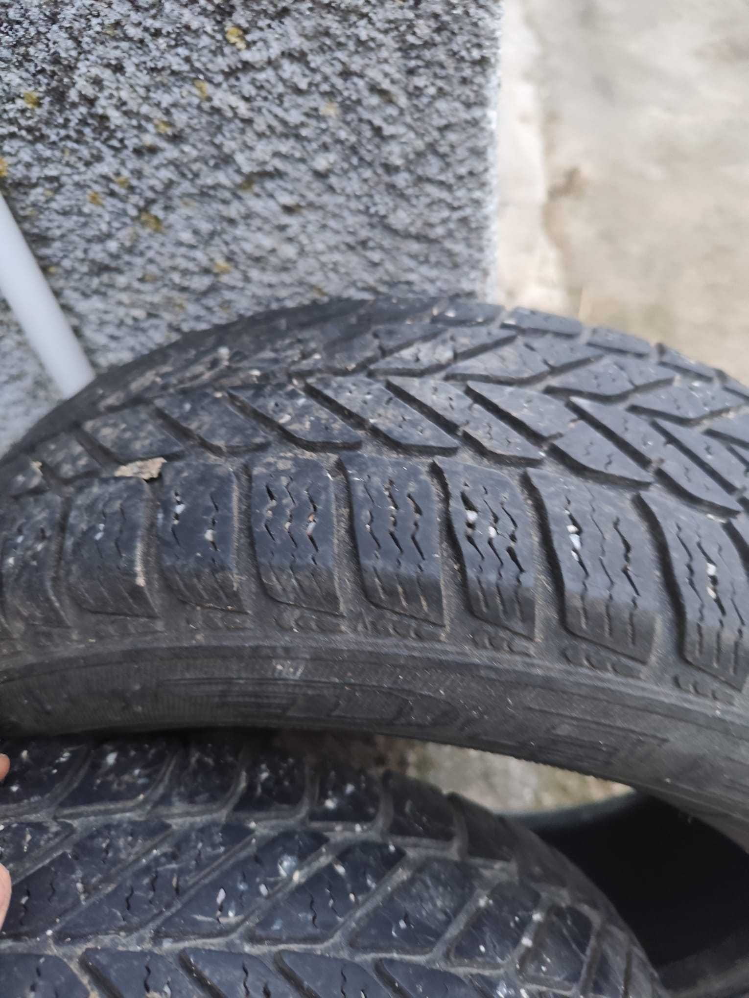 Vand anvelope DEBICA 195/60 R15 in stare buna