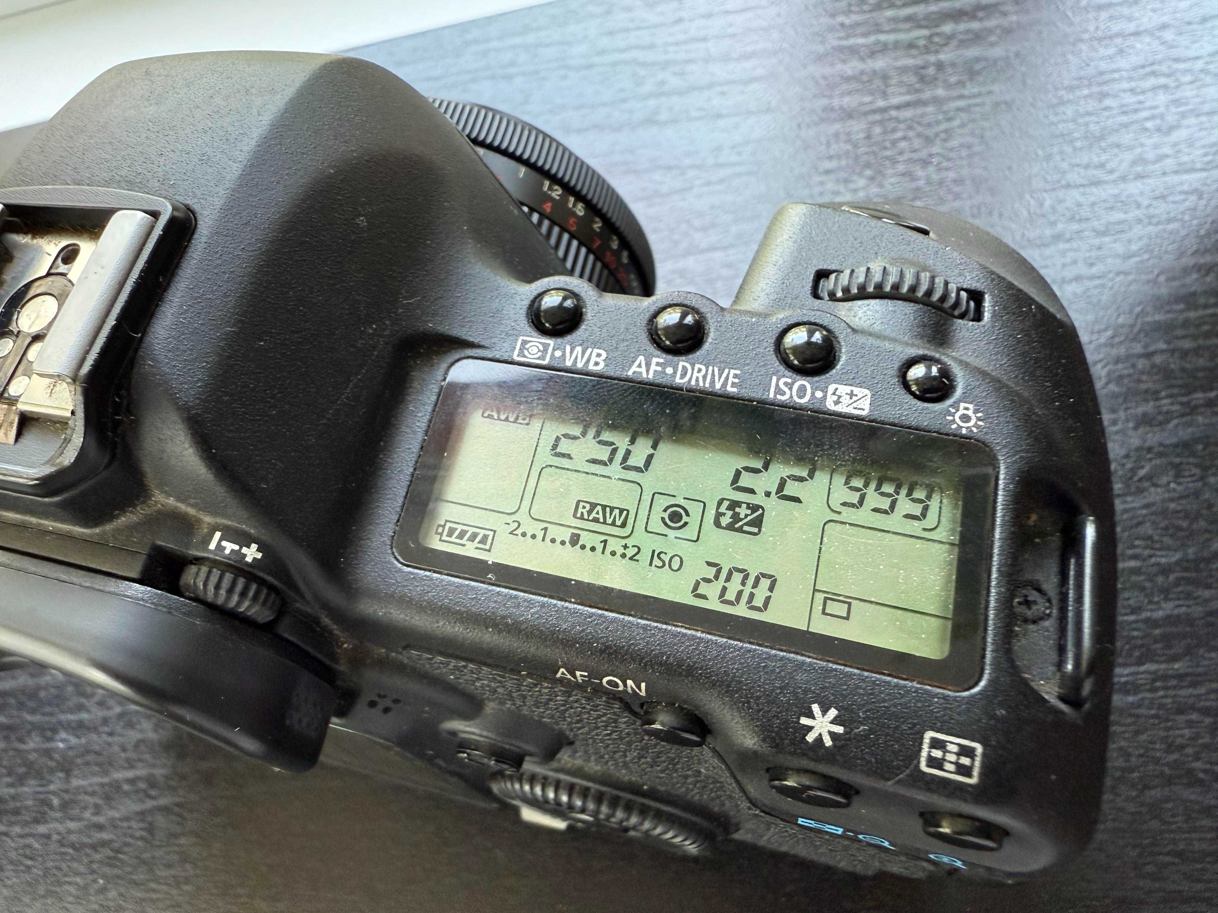Camera foto DSLR Canon 5D Mark II – Full Frame