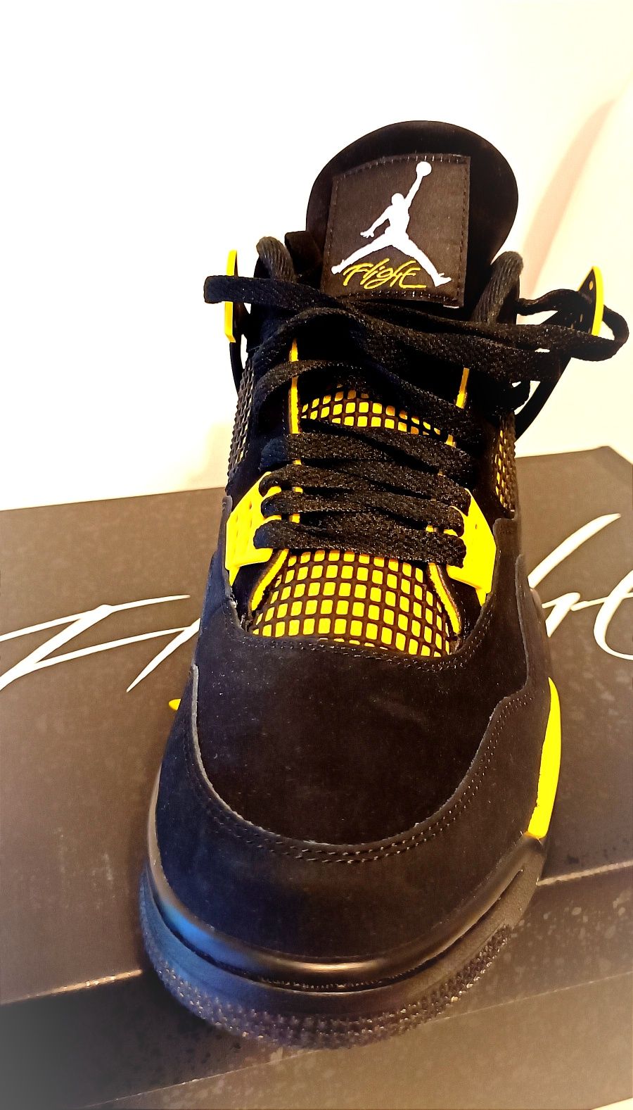 Jordan retro 4 thunder 2023