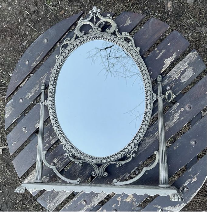 Oglindă antică ovală