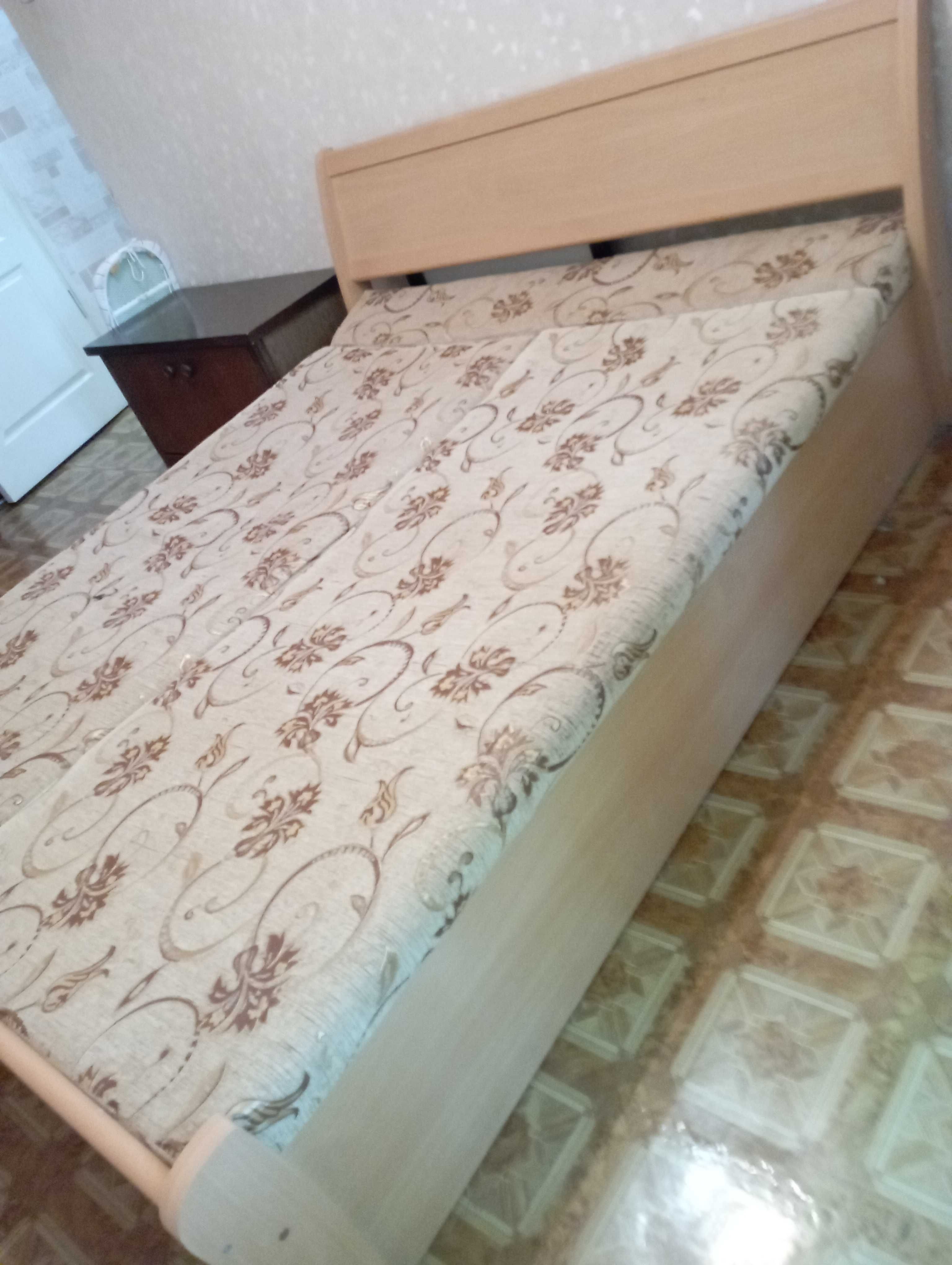 Двуспальная кровать в 2,10х1,60