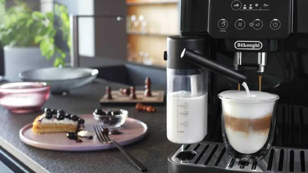 Кофемашина DeLonghi ECAM220.60.B Magnifica Start
