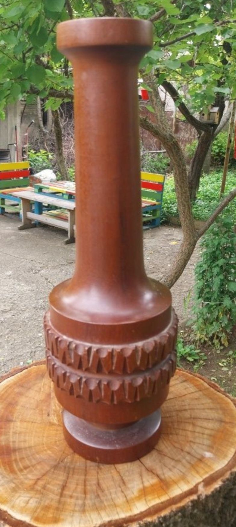 Стара дървена ваза