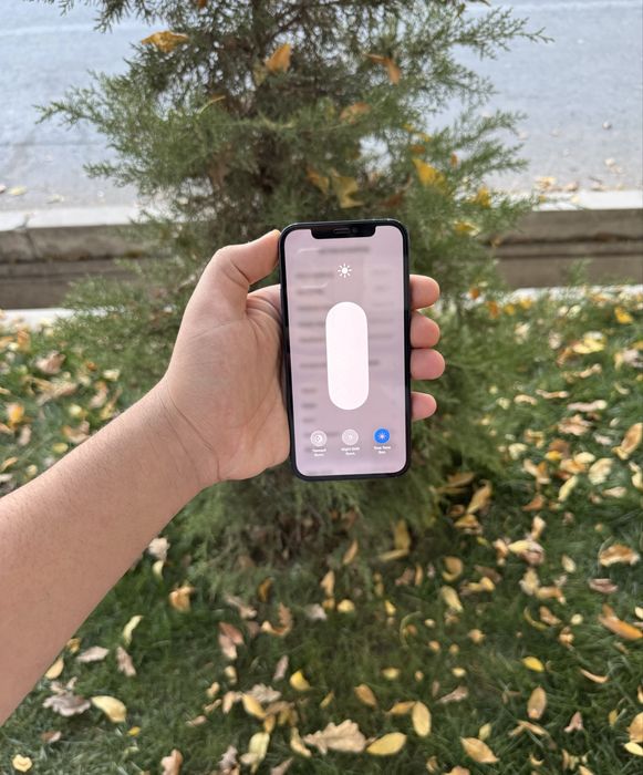 Iphone 12 64gb Xolat yaxsh yomkst 77 ochilmagan hama joy ishlid ayb yo