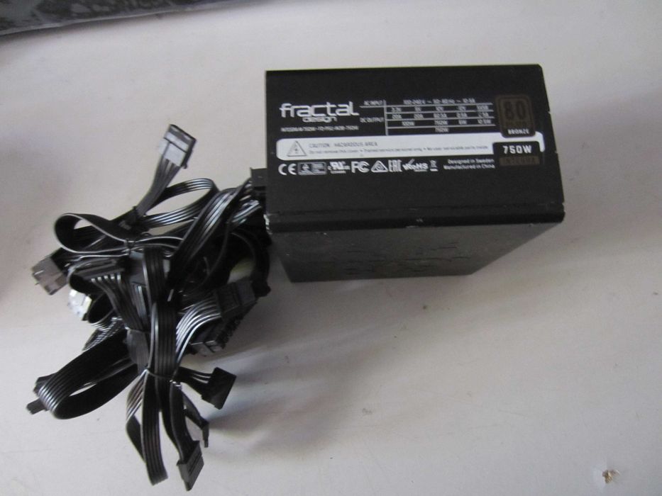 Fractal Design 750W 80PLUS BRONZE  полумодулно