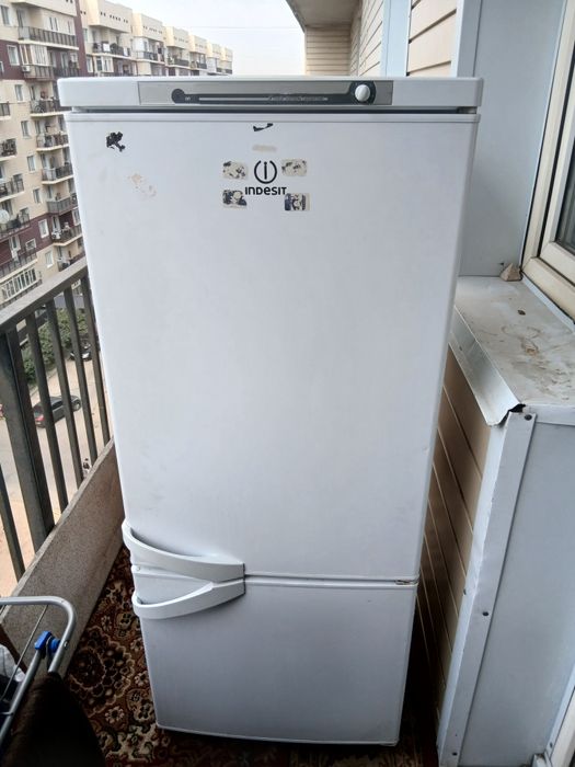 Холодельник Indesit