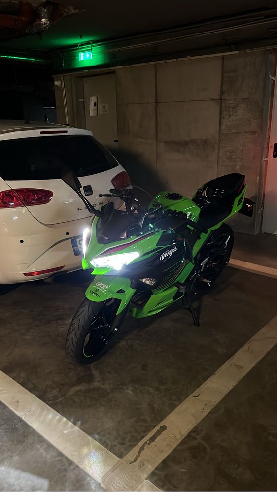 2023 Kawasaki Ninja 400 KRT Edition cu Akrapovič (A2)