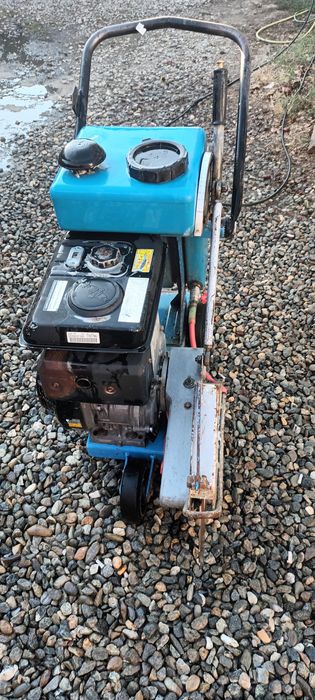 Mașina de tăiat beton și asfalt