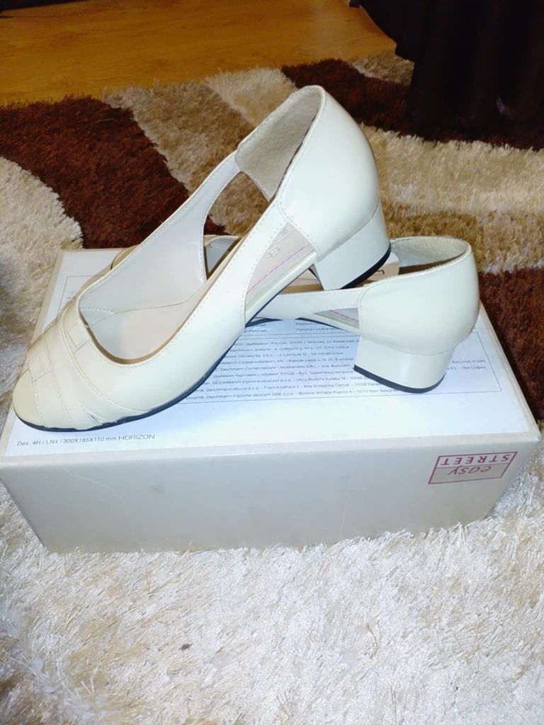 Sandale crem din piele