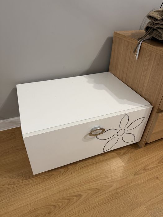 Гардероб и нощни шкафчета