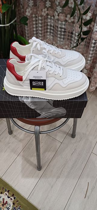 Продам  кроссовки натуральная кожа размер 41