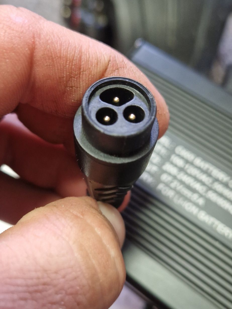 зарядно 67.2v 5A teverun 11+