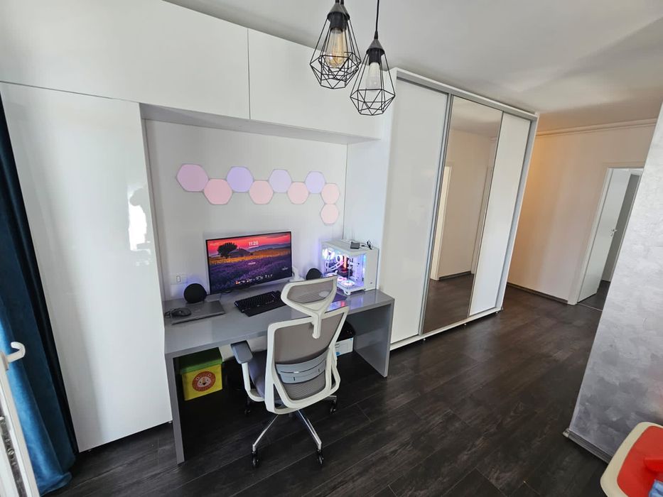 Proprietar vand apartament cu 3 camere