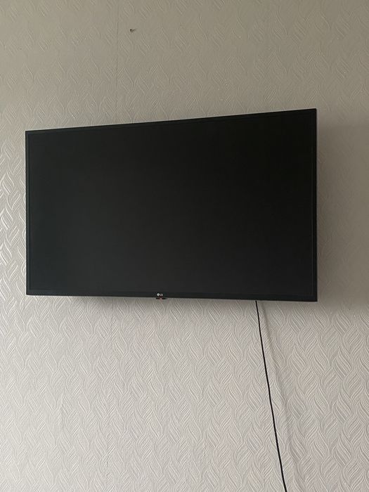 Продам телевизор LG .