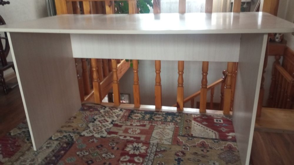 Продам    стол. .