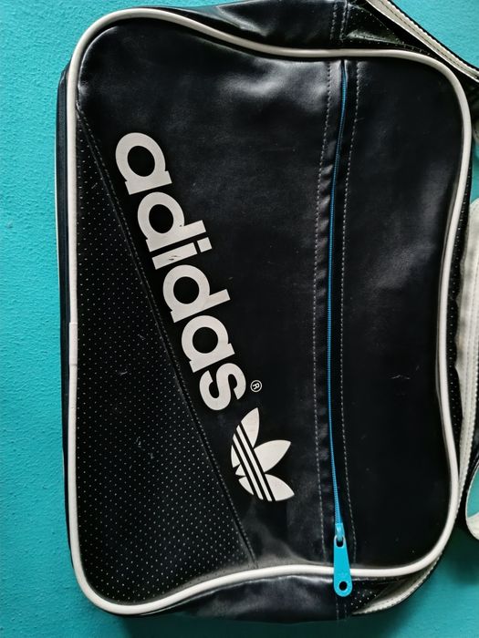 Adidas оригинална чанта за през рамо-30 лв.