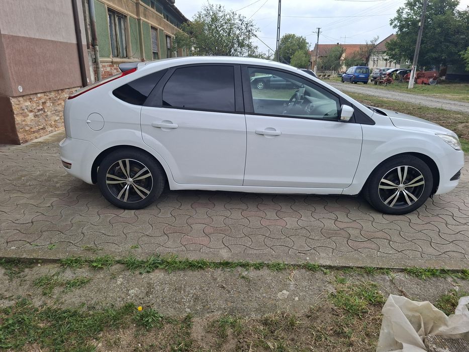 Vând Ford Focus 2 Hatchback