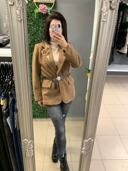 Прекрасни зимни сака/палта с брошки и колан бижу