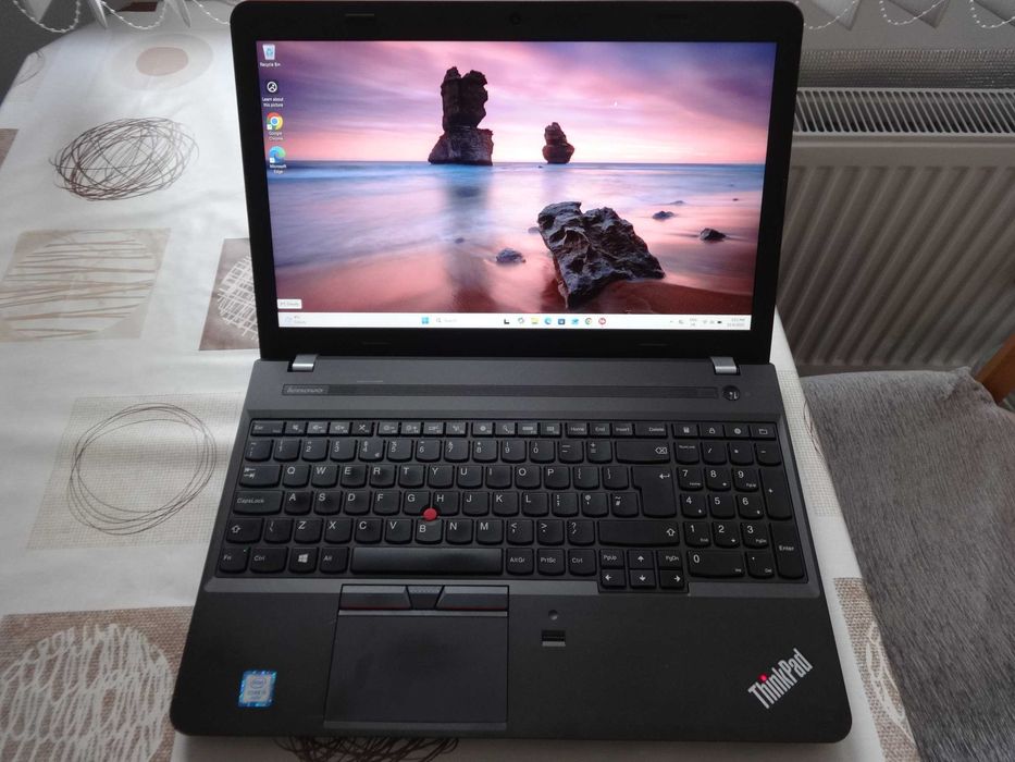 Лаптоп Lenovo ThinkPad E560 15.6" i5-6200U 2.30GHz/RAM 16GB/SSD 256GB