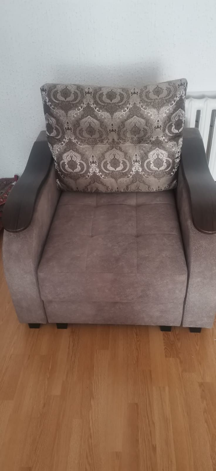 Продам диван+кресло! Торг уместен!