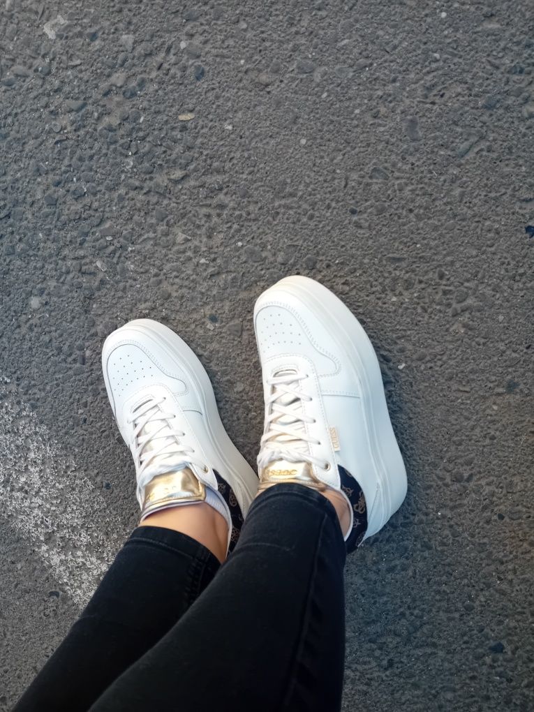 Adidași Guess damă