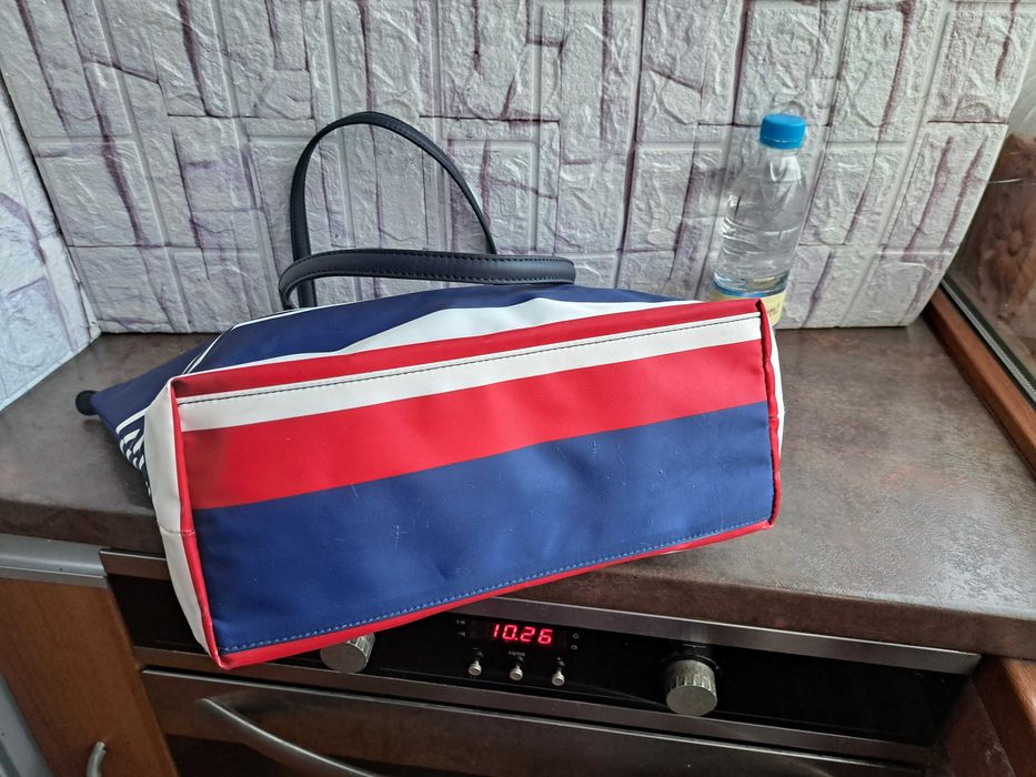 дамска чанта,Tommy Hilfiger голяма синя торба