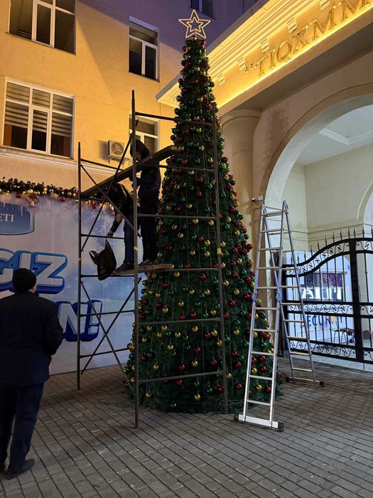 Установка новогодних ёлок || Yangi yil archasini o'rnatish