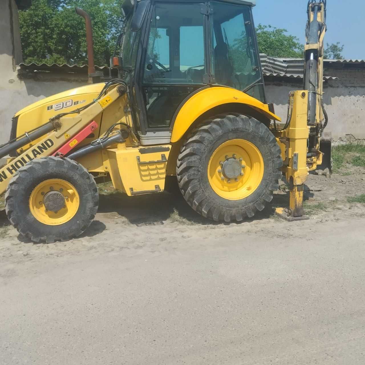 New Holland B90B LR 2014 йил СОТИЛАДИ
