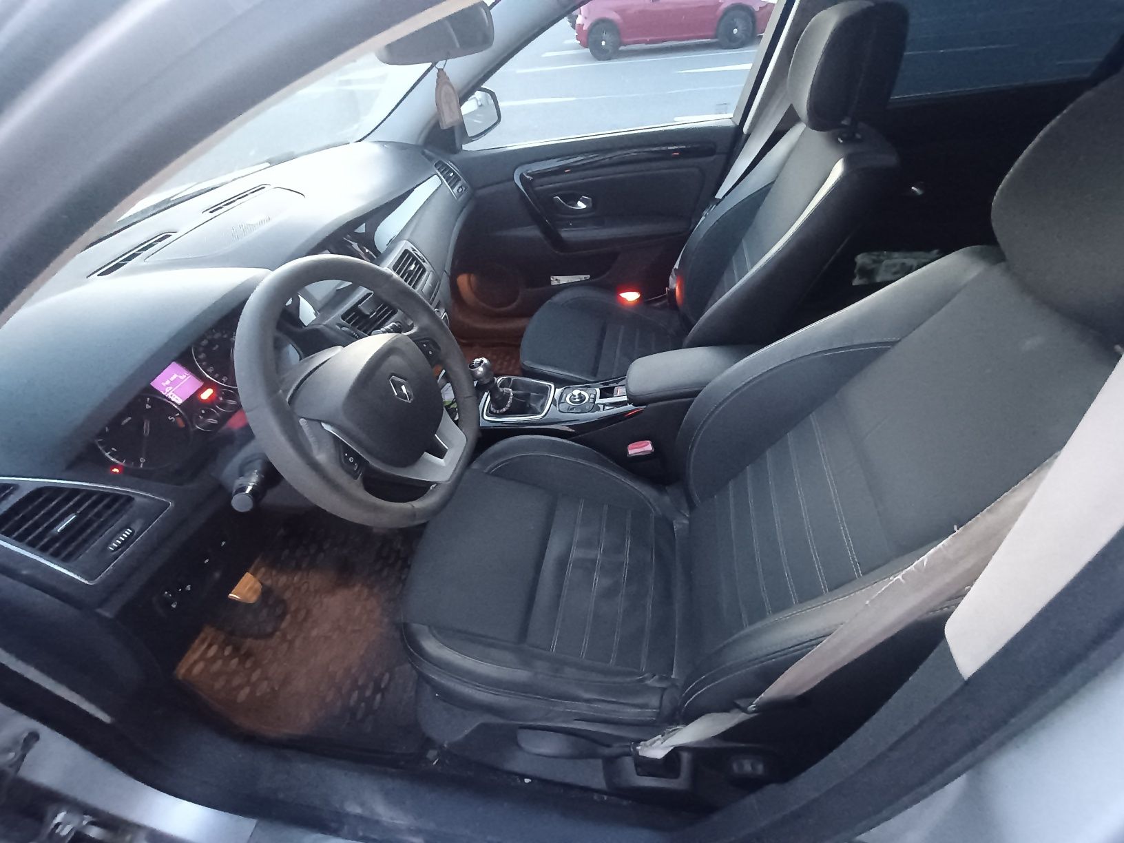 Renault Laguna 3 Bose 2012 150 cai