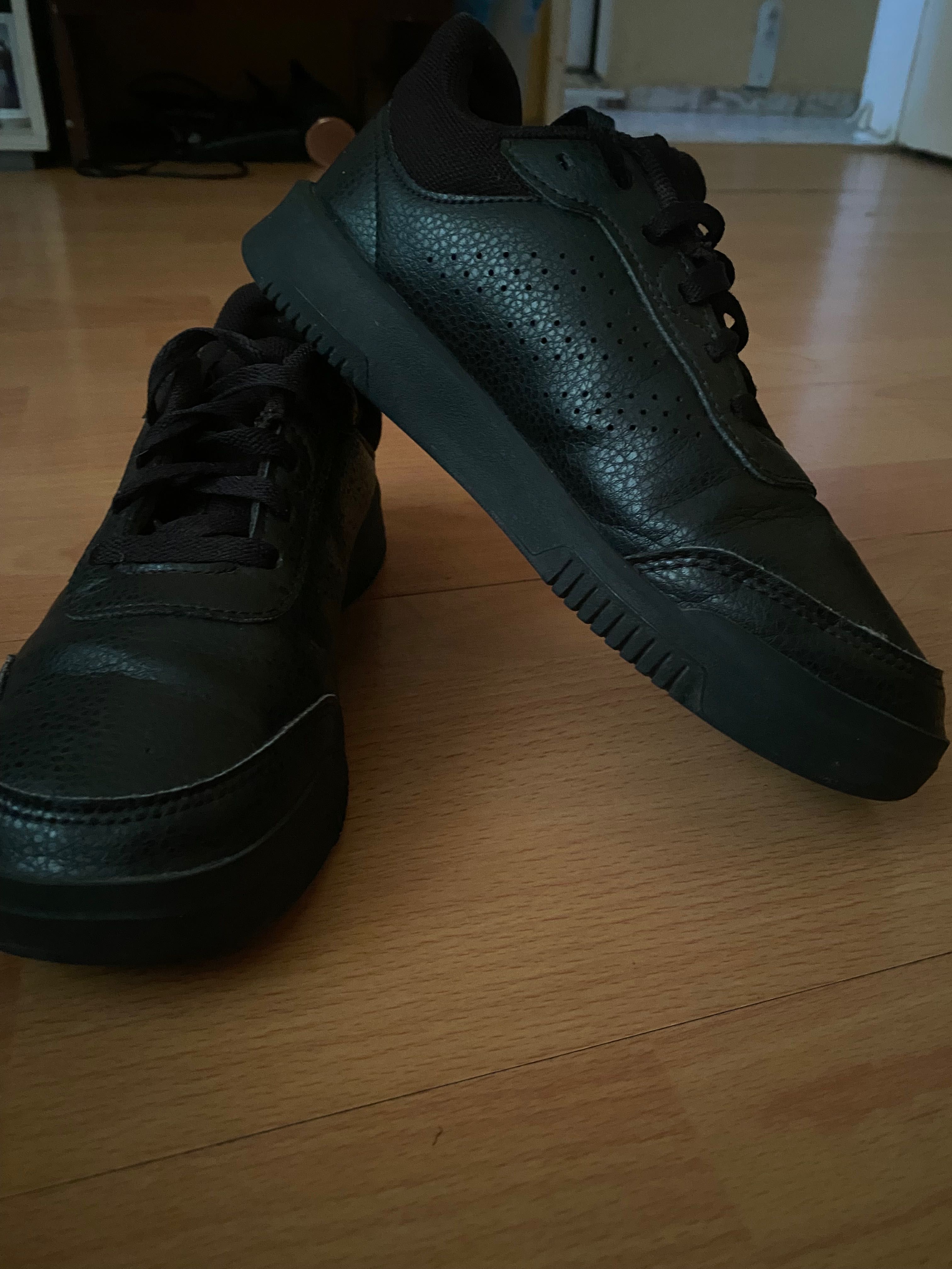 Обувки adidas 36 номер продавам ги заедно
