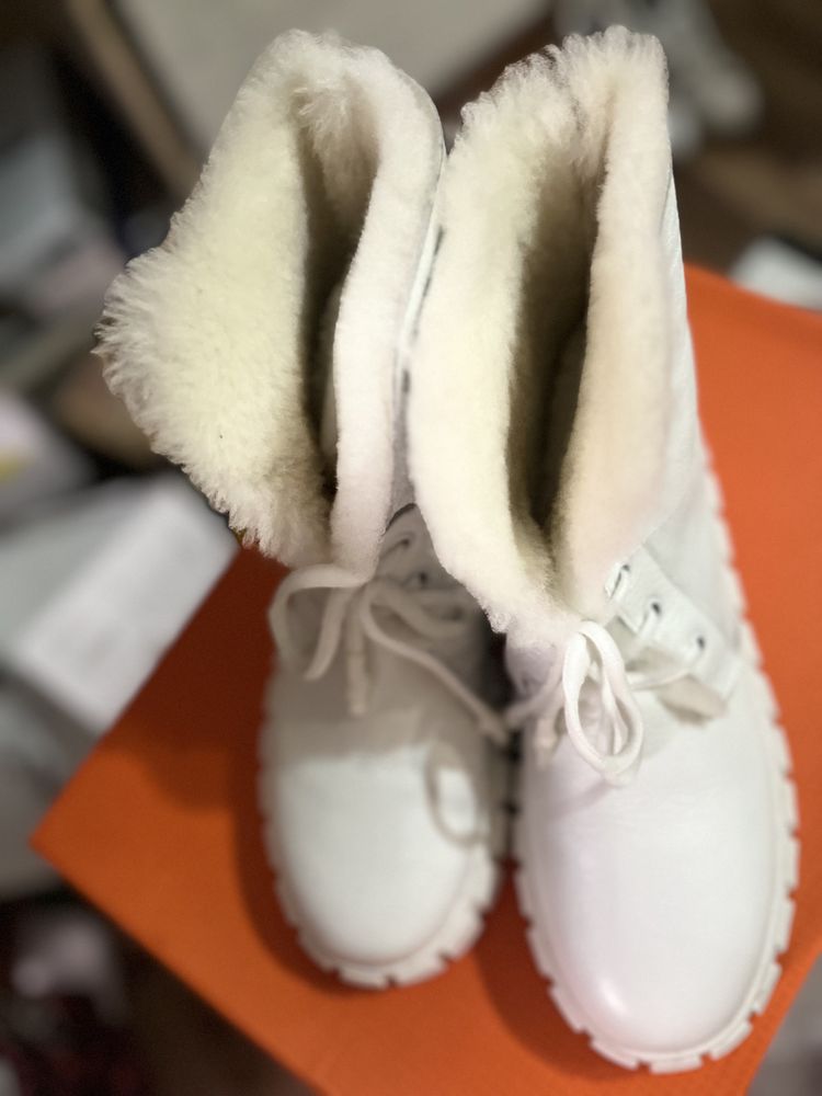 Продам женскую зимнюю обувь