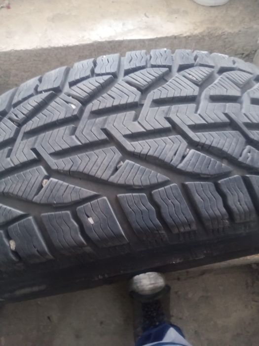 Set anvelope iarna 225/50/R17 folosite un sezon)