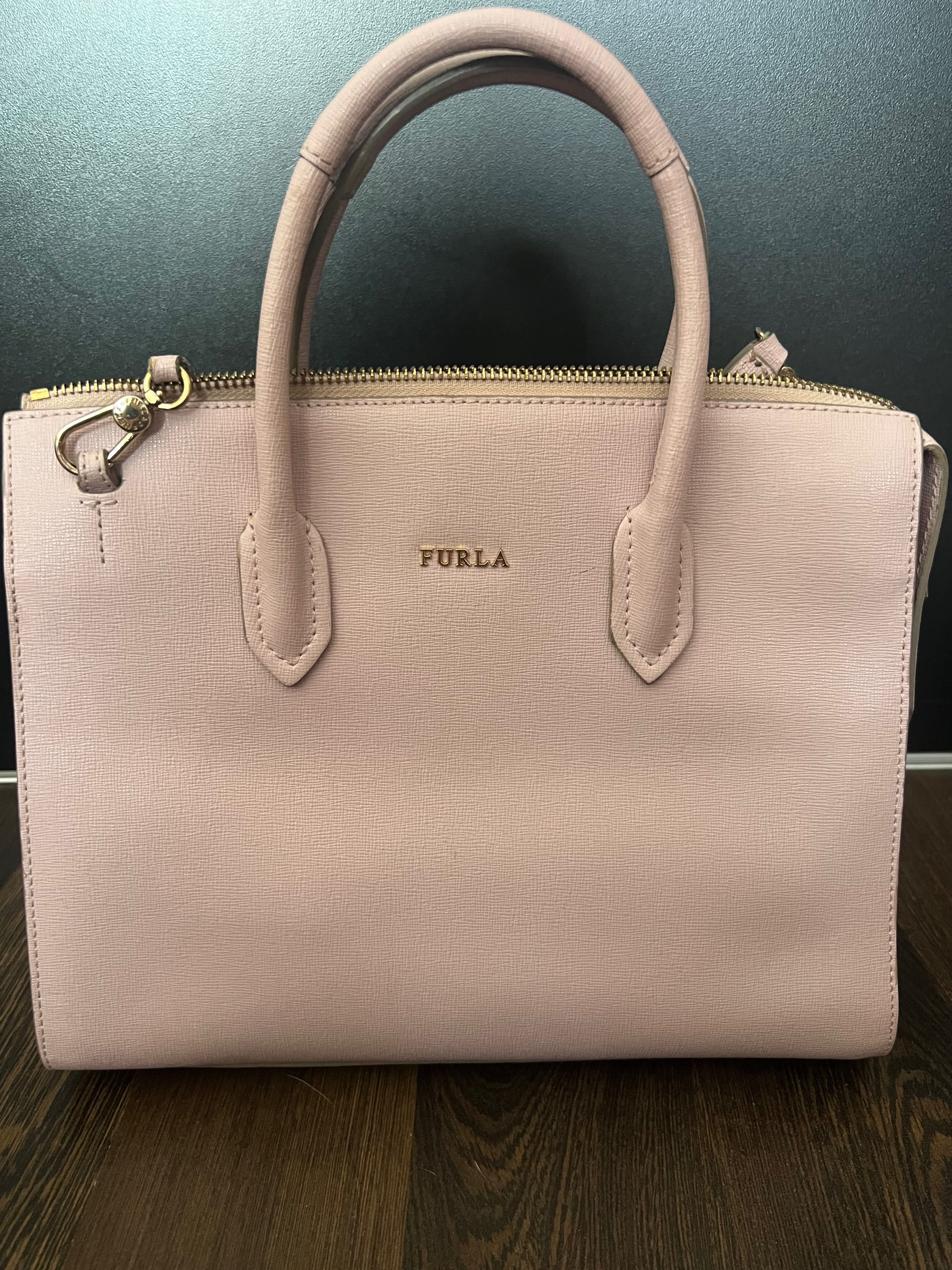 Дамски чанти Pinko и Coccinelle и Furla