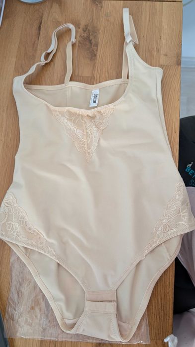 Body shape cu efect modelator puternic