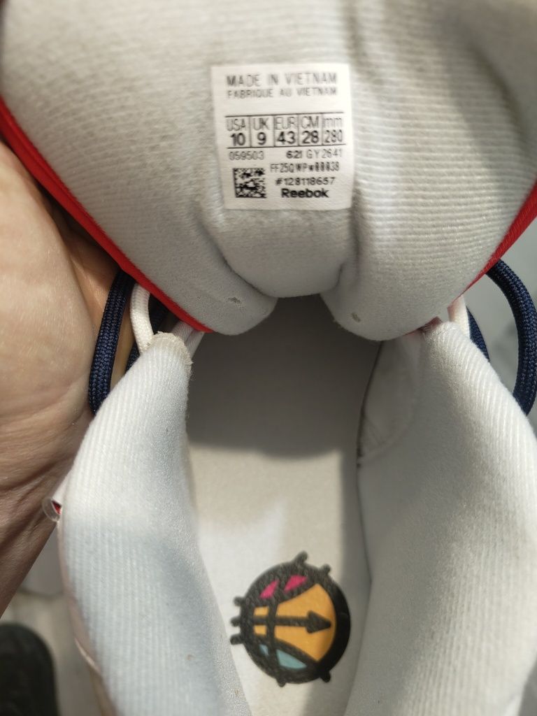 Продавам Reebok question mid