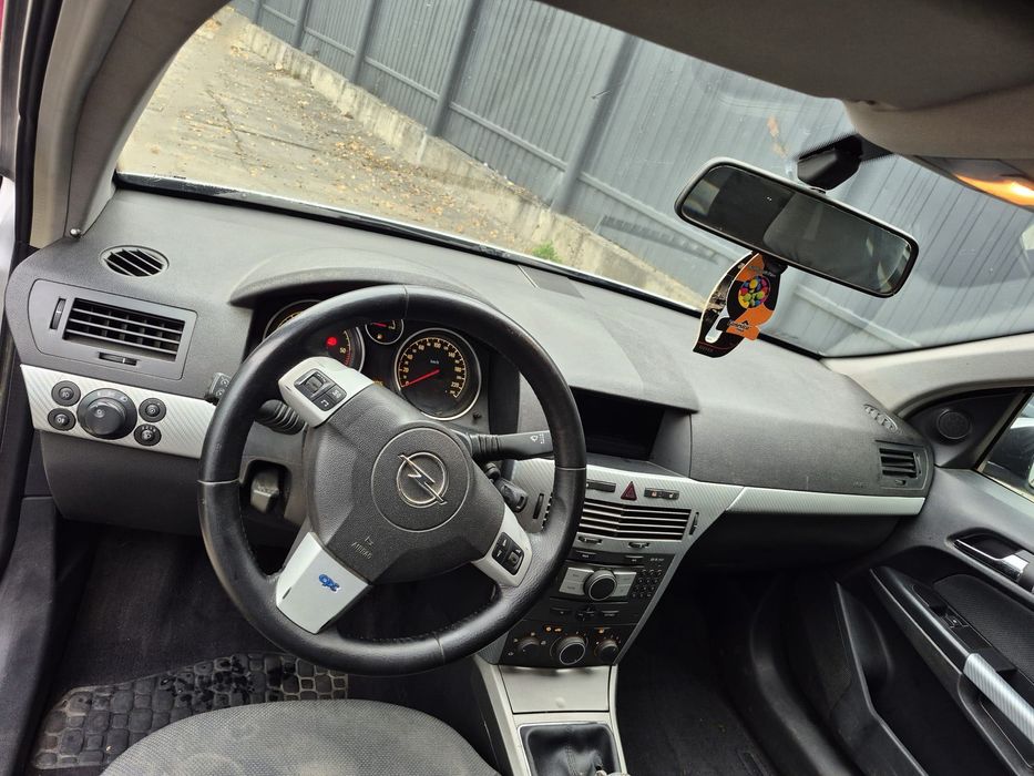 Vînd Opel Astra h 1.7 d toate actele valabile fiscal pe loc