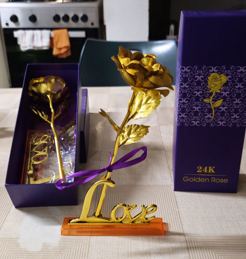 Vand Trandafiri Suflați cu Aur 24k Super Pret , Super Cadou !!!