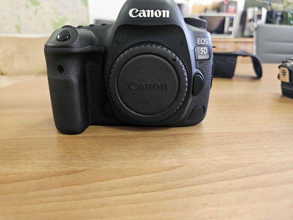 Зеркальный фотоаппарат Canon EOS 5D mark IV (Body) - 9000 кадров+1TB+Б