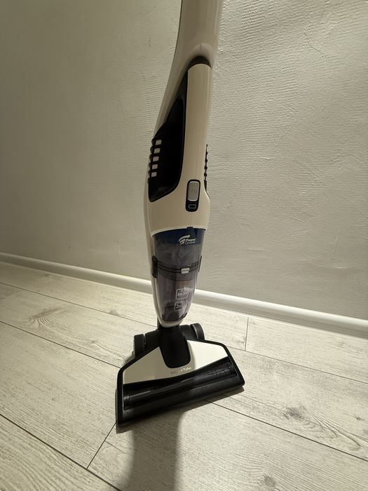 Вертикална прахосмукачка 2 in 1 Philips FC6171 без кабел